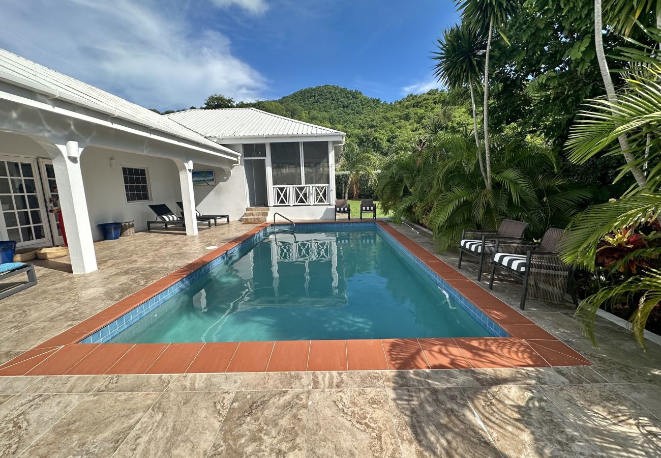 Villa in Jolly Harbour - Coco House is a Tropical Oasis 