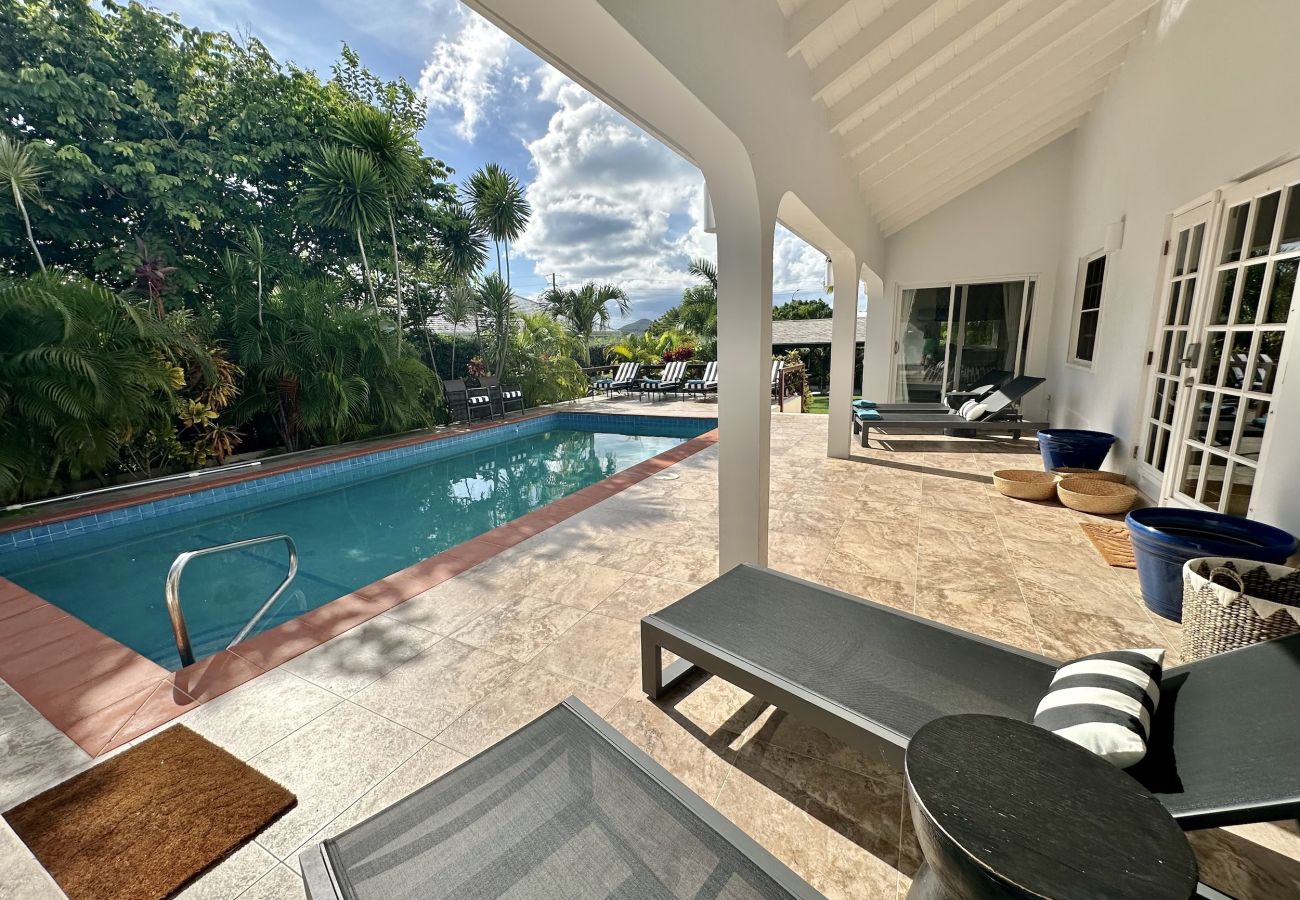 Villa in Jolly Harbour - Coco House is a Tropical Oasis 