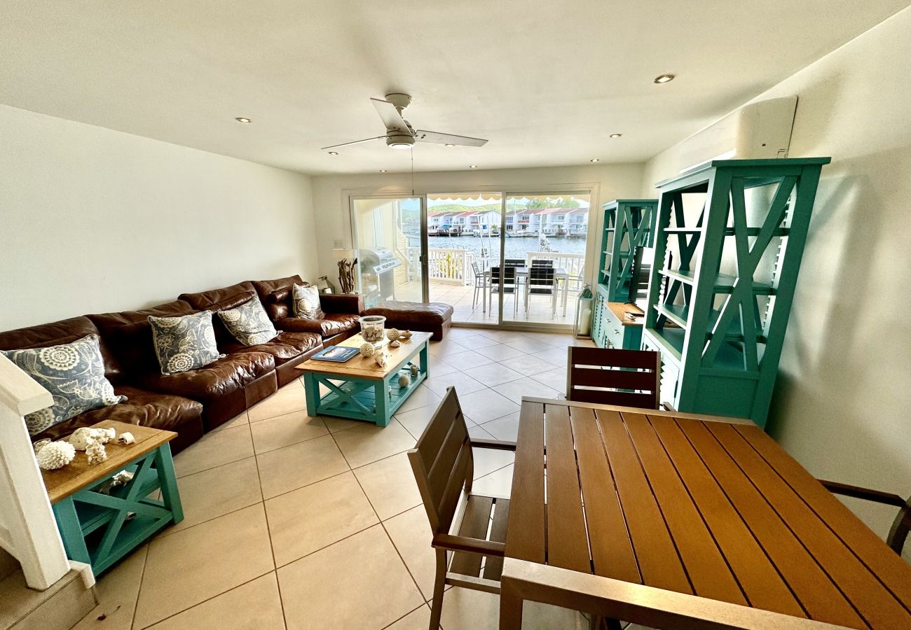 Townhouse in Jolly Harbour - Jolly Harbour Waterfront Villa 2 mins walk to the beach  