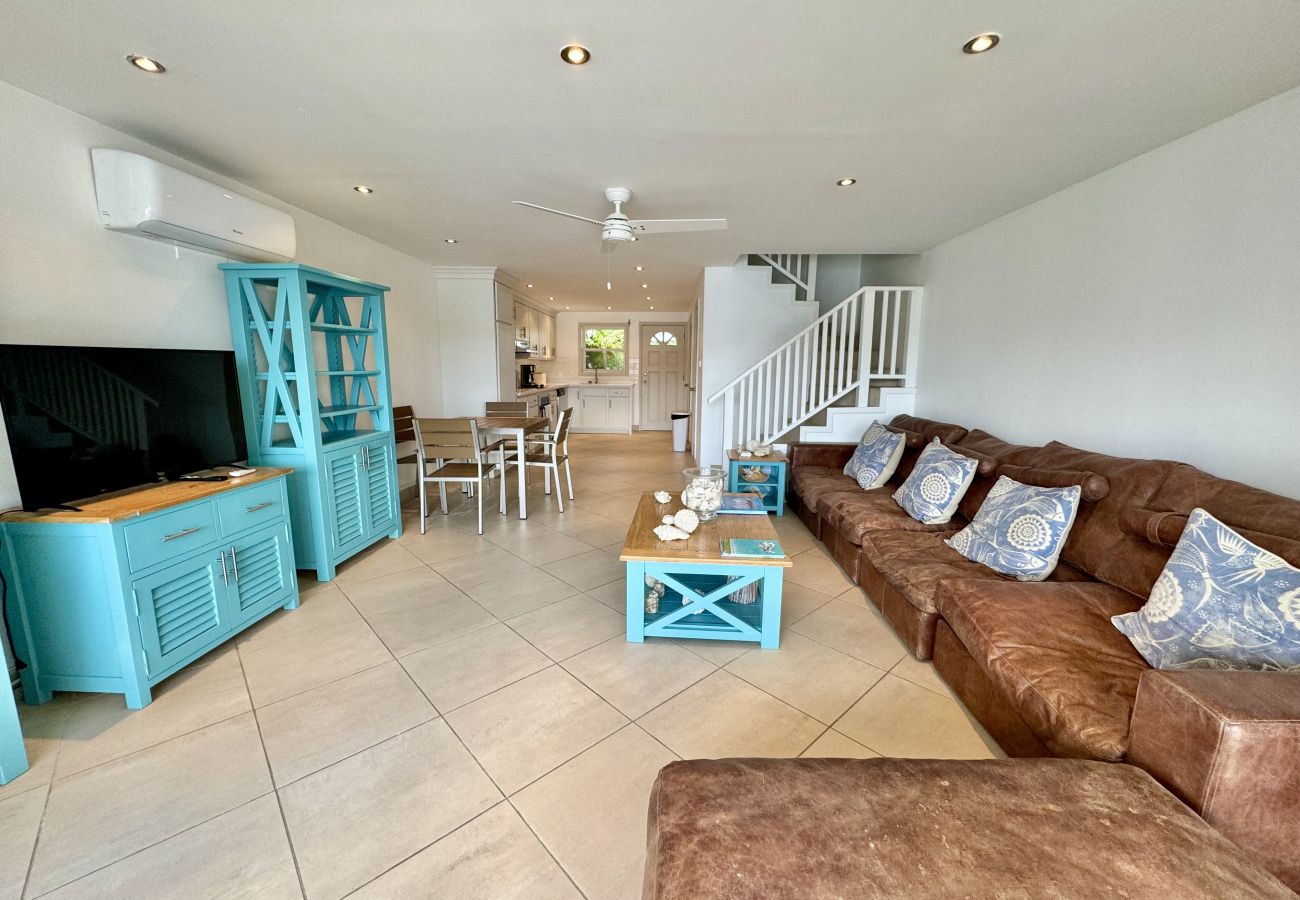 Townhouse in Jolly Harbour - Jolly Harbour Waterfront Villa 2 mins walk to the beach  