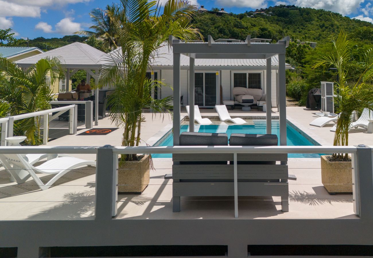 House in Jolly Harbour - Four Bed Luxury Villa With Pool