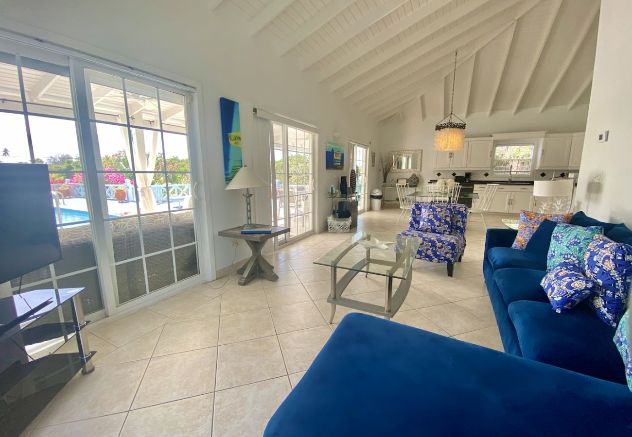 Villa in Jolly Harbour - Stylish Spacious Luxury 