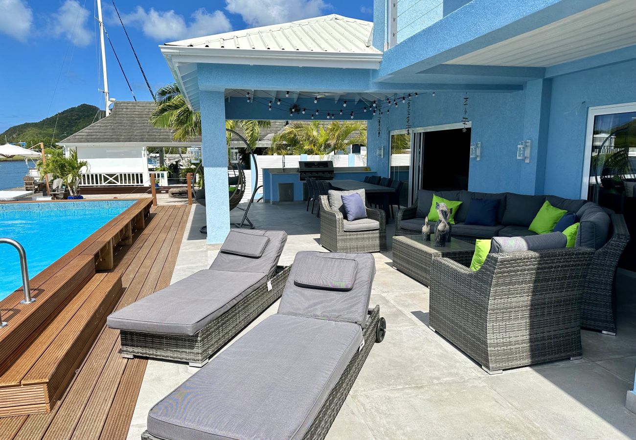 House in Jolly Harbour - Spacious Luxury Waterfront Villa