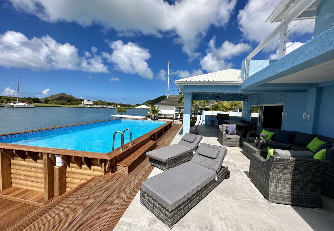 House in Jolly Harbour - Spacious Luxury Waterfront Villa