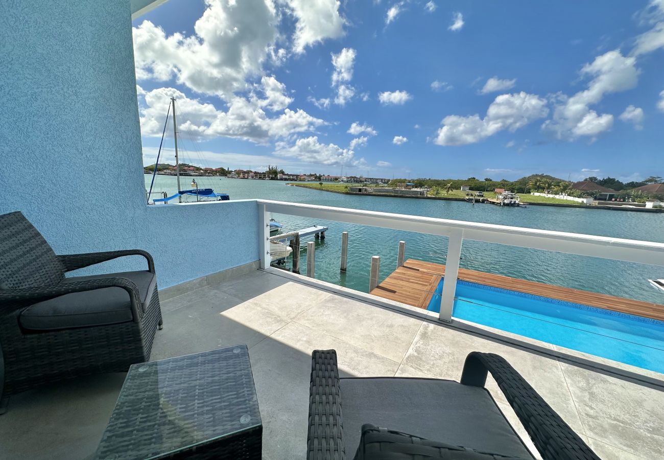 House in Jolly Harbour - Spacious Luxury Waterfront Villa