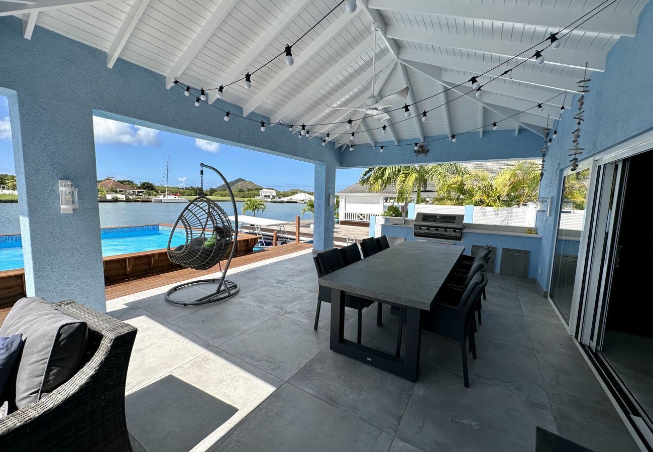 House in Jolly Harbour - Spacious Luxury Waterfront Villa