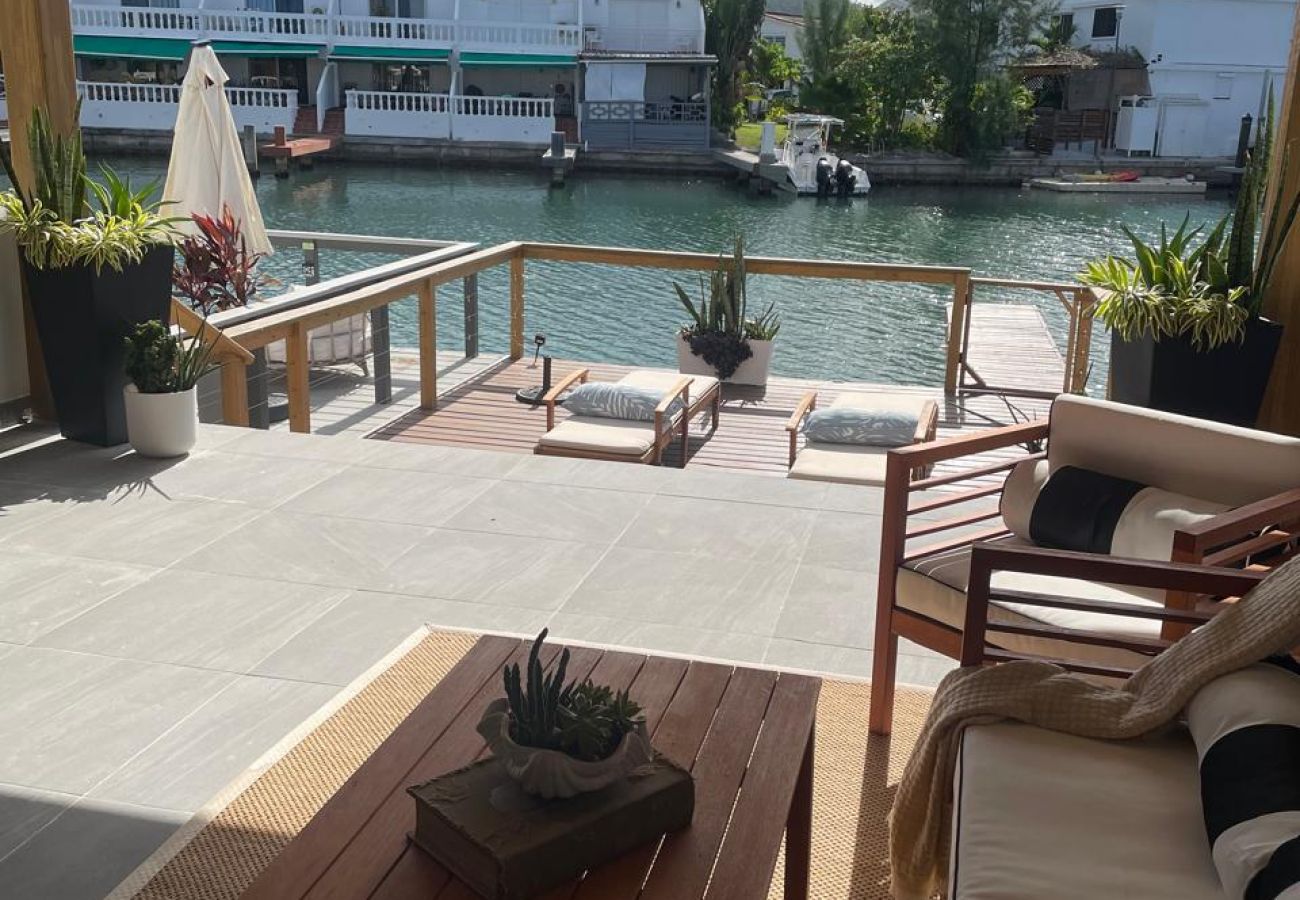 Villa in Jolly Harbour - Spacious Waterfront Villa